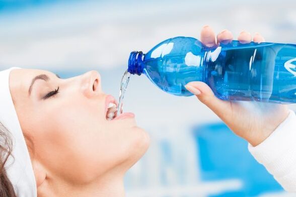 Bạn có thể loại bỏ 5 kg cân nặng dư thừa trong một tuần bằng cách uống nhiều nước
