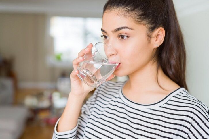 Uống nước sạch thường xuyên là chìa khóa để giảm cân thành công 10 kg trong một tháng. 